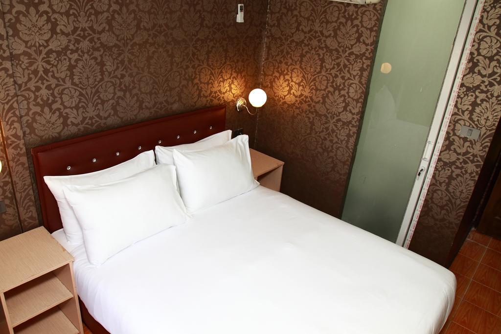Harrys Suite Hotel Bangkok Zimmer foto