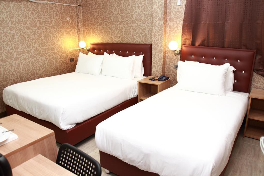 Harrys Suite Hotel Bangkok Zimmer foto