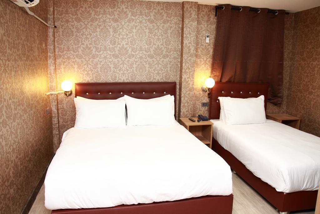 Harrys Suite Hotel Bangkok Zimmer foto