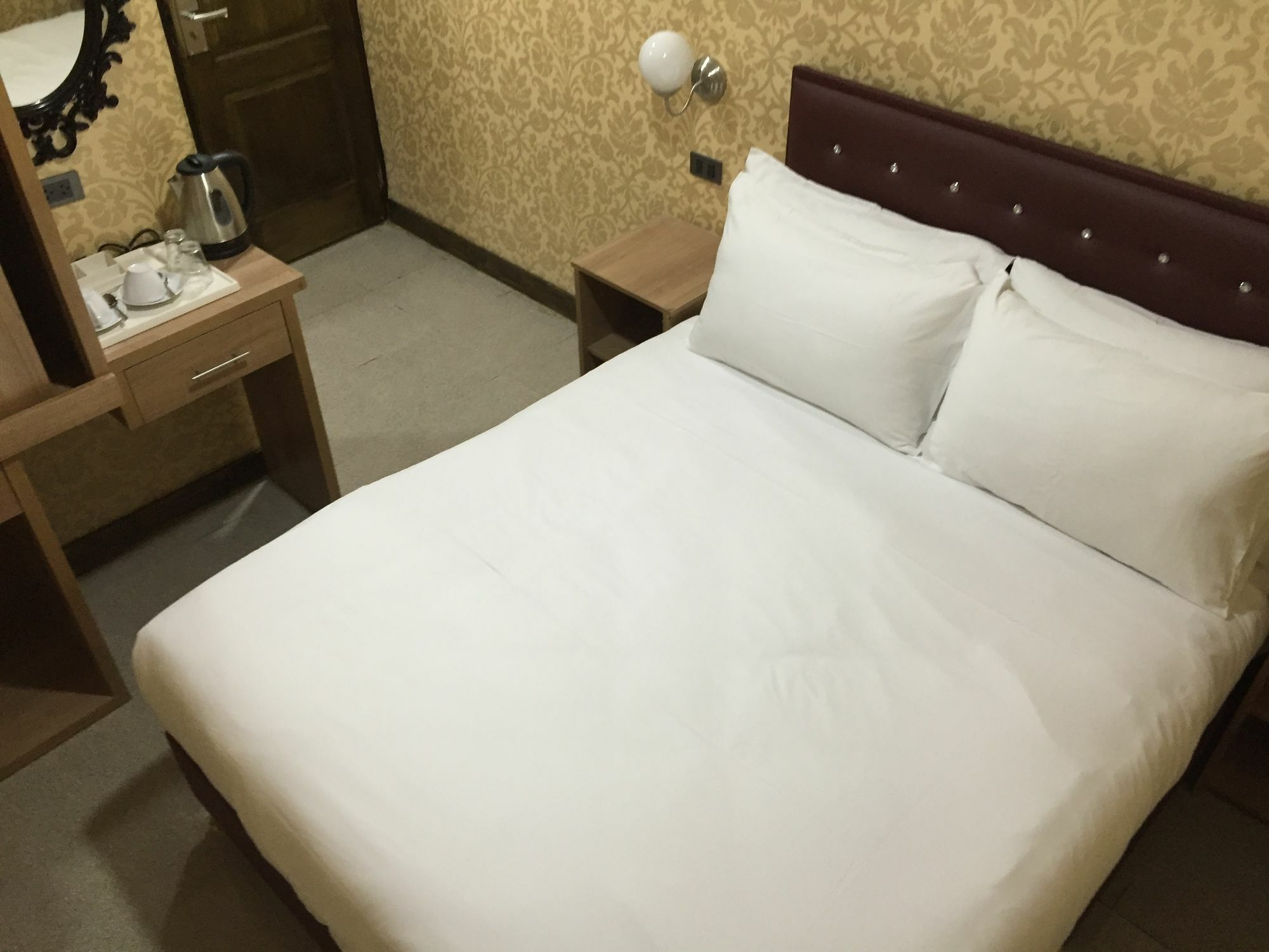 Harrys Suite Hotel Bangkok Exterior foto
